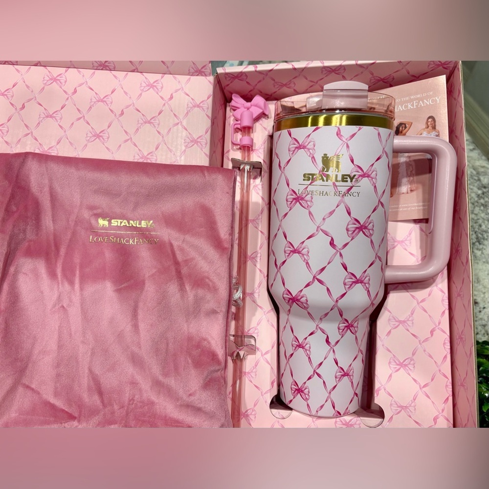 NEW Stanley LoveShackFancy 40 OZ LIMITED EDITION Baby Bow Peppermint - Picture 4 of 5